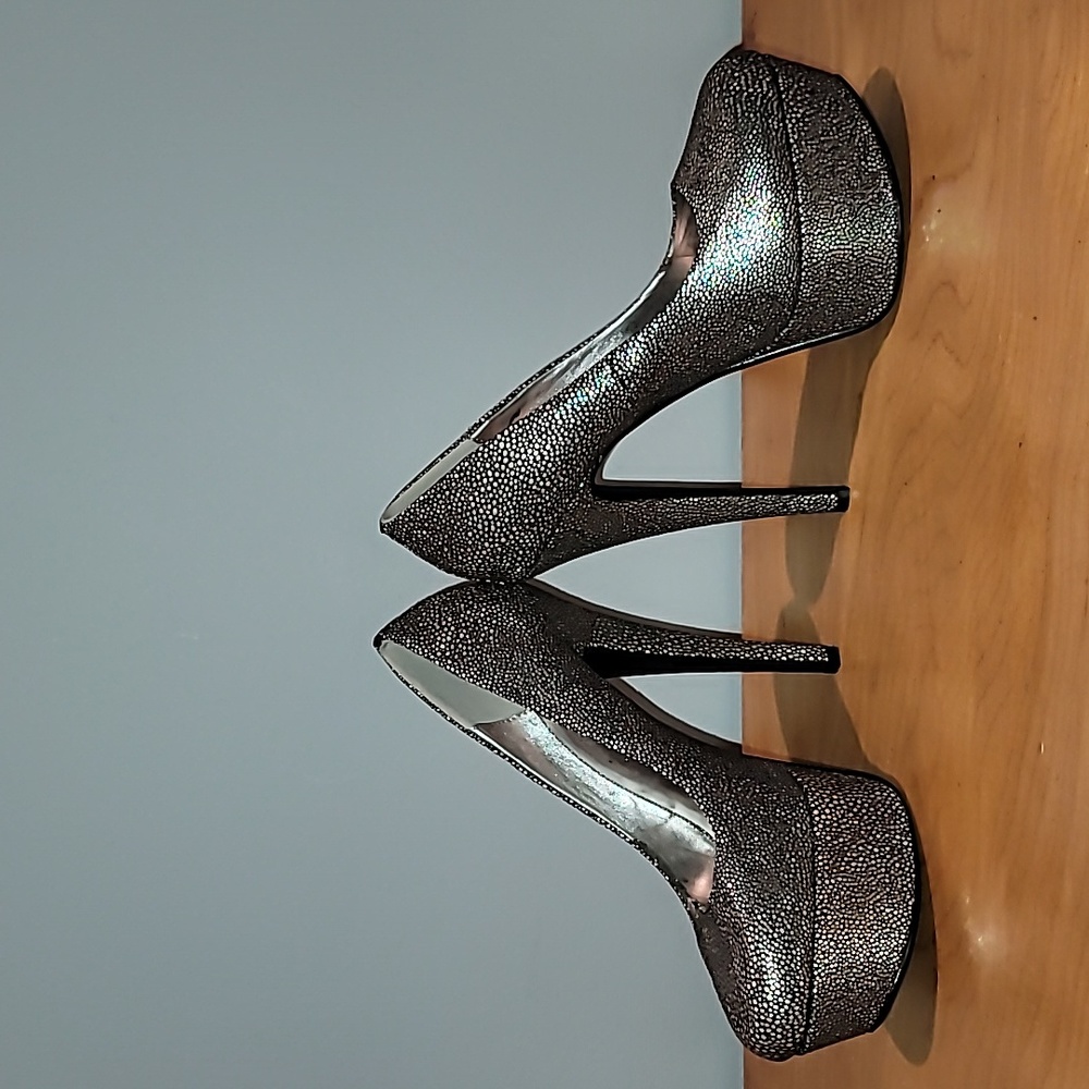 Anne Michelle REALOVE Iridescent Platform Heels SZ 6.5
